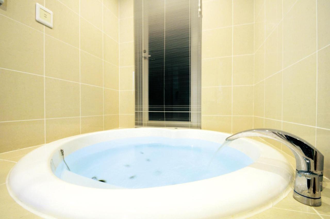 Costa Bella Condominium Resort Мотобу Екстериор снимка